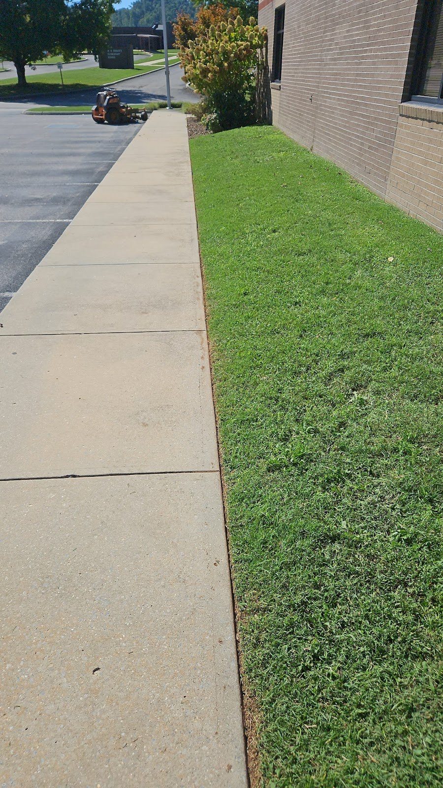 Edged sidewalk after a JB Lawncare visit