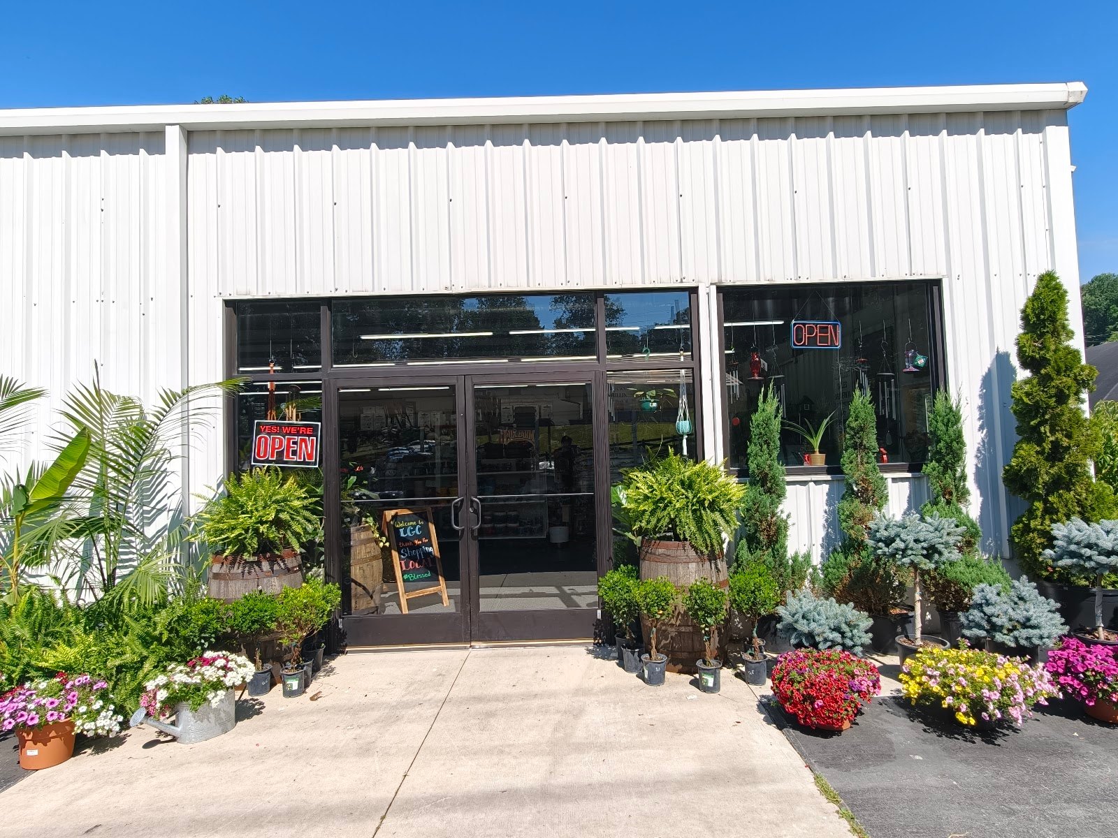 Entrance to Livingston Garden Center framed by flowering plants