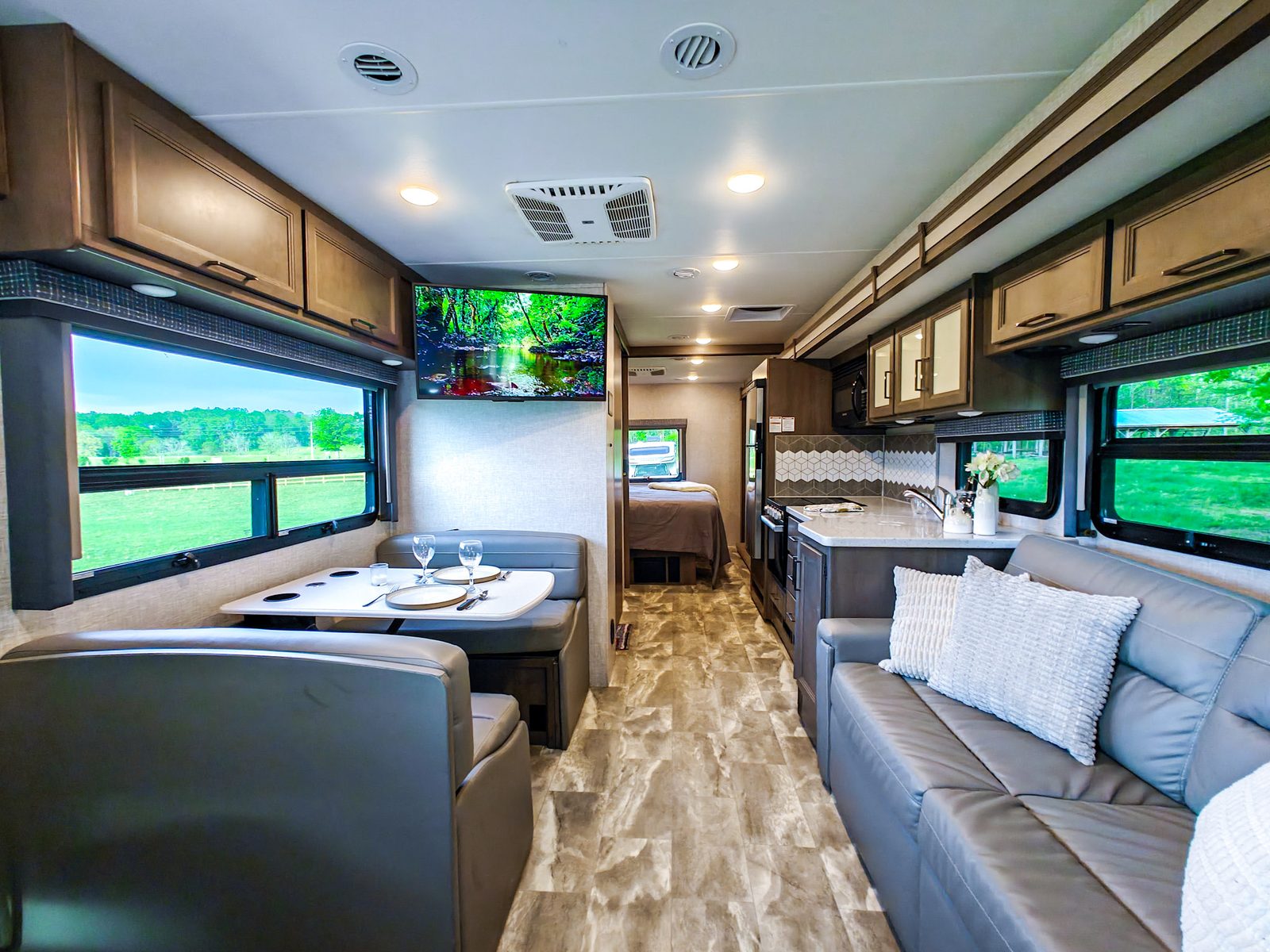 Cozy motorhome accommodations for a Tennessee getaway